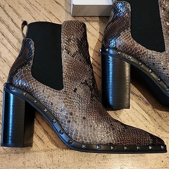 Charles David chelsea snakeskin boots size 7 New only worn one time with box - Picture 3 of 14